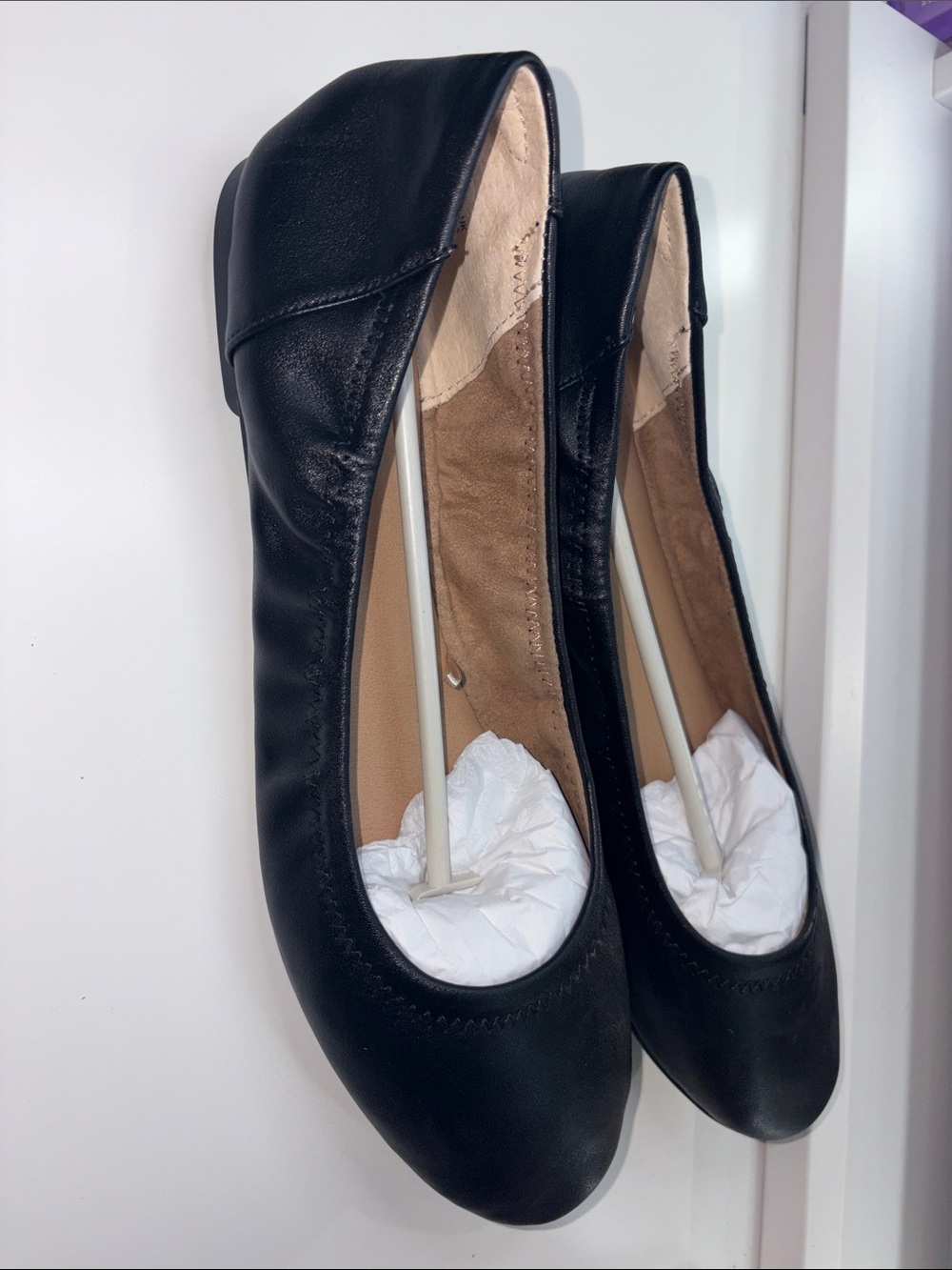 Amazon Essentials Black Leather Ballet Flats